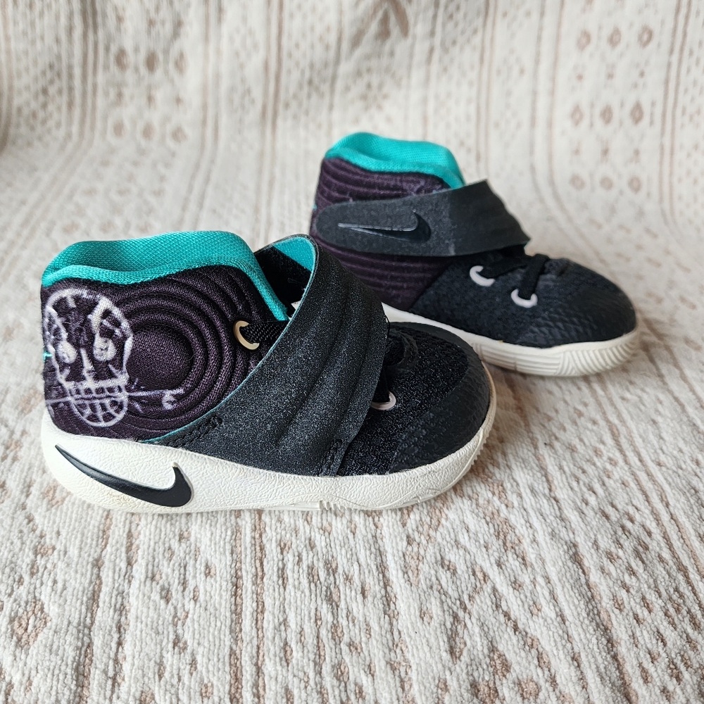 Nike Kids Black and Teal Sneakers